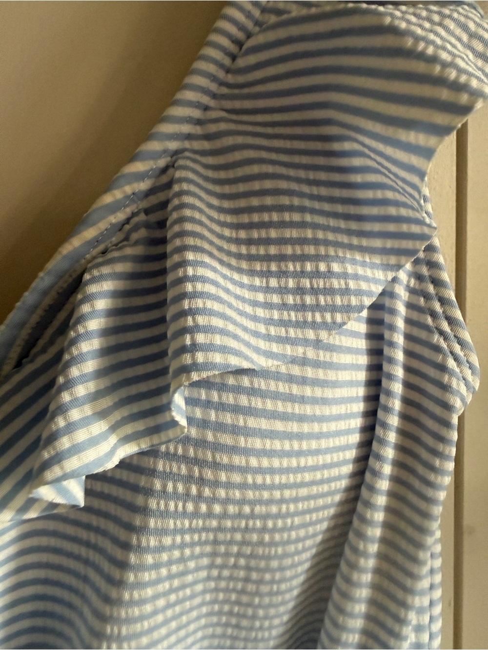 Kindred Bravely Blue/Whte Seersucker Ruffle Wrap Maternity Swimsuit, M, MSRP $89 - Picture 5 of 10